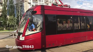 Раритет та новітні трамваї на Лівому Березі у Києві