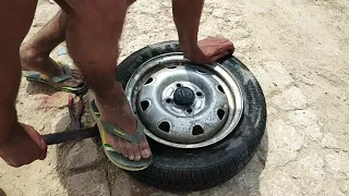 Car Ke Tire Ko Kese Lagaye Puncture/ How to repair Puncture of Tubeless Tire