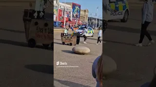 Blackpool police love people working Hellp  respect 🙏