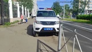 RUSSIAN POLICE | UAZ Patriot with flashing beacons