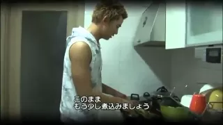 2pm taecyeon cute moment in the kitchen