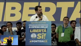 Salvini a Pontida ricorda Berlusconi: "Grande amico della Lega"