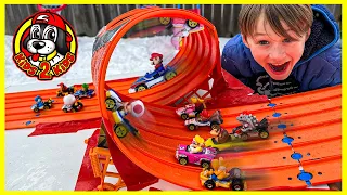 HOT WHEELS MARIO KART SNOW RACE 🌨 6 LANE RACEWAY LOOPTY LOOP