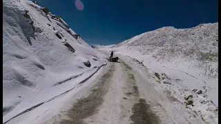 HE SLIPPED AT CHANG-LA PASS | WINTER LADAKH RIDE | BLACK ICE