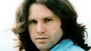 Les derniers jours de Jim Morrison, chanteur du groupe  The Doors,  mort le 03 juillet 1971 à Paris