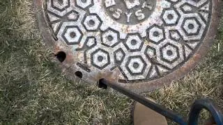 How to properly open and close a manhole