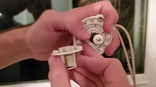 Fixing Window Shades Roller Mechanism, string and mount