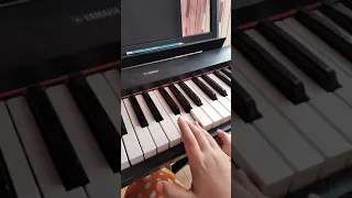 как играть на пианино  начало песни новый мерин