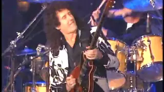 Queen performs at Rock and Roll Hall of Fame inductions 2001