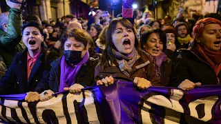 Iran: Türkinnen zeigen Solidarität – Festnahmen in Istanbul | AFP