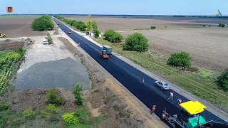 Влаштування вирівнюючого шару асфальтобетону на дорозі Одеса-Рені ( на Бухарест)