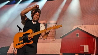 John Mellencamp Pink Houses (Live at Farm Aid 2016)