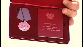 Медаль «За отвагу» получил лично из рук министра МЧС. Лангепасского пожарного представили к награде