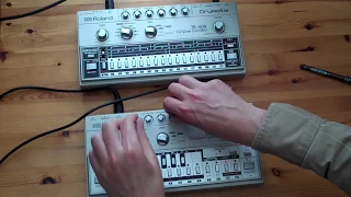 Roland TB 303 synced with TR 606 [Acid House Demo]