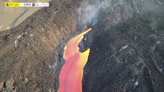 (10/23/2021) La Palma volcano- Drone video shows multiple lava streams snaking towards ocean