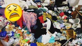 😩AMAZINGLY!!!THE LITTLE GIRL'S HOUSE WAS FULL OF DIRTY CLOTHES AND TRASH. 😭#cleanwithme #cleaning