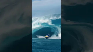 This guy escaped to death 😱☠️ #surfing #surf #tahiti #teahupoo #ocean #perfectwave