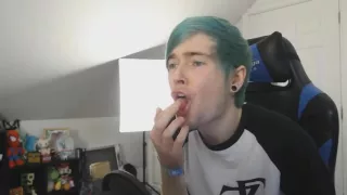 DanTDM sings his intro 200 speed