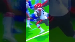 Kareem Hunt does pushups in the end zone 🤣