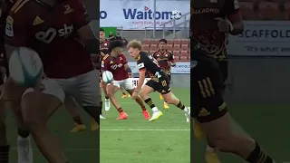 Just Damian McKenzie passing the ball to one of the most exciting players in the world rn 😏 #shorts