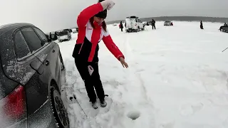 Ловля СУДАКА на ВИБЫ в ГЛУХОЗИМЬЕ!  ОПЕРАТОР НАС УДЕЛАЛА на РАЗ ДВА!!! ТРУДОВАЯ РЫБАЛКА на ТРОСУ!