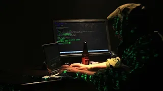 «Кибервойна идет давно». Как американские спецслужбы ведут борьбу с российскими хакерами