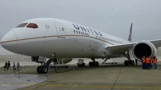 United Airlines Boeing 787 Dreamliner Tour