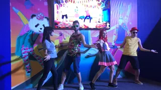 Just Dance 2018 - Despacito by Luis Fonsi (Feat. Lunna Anee, Of.Hugo and Pamella Ribeiro at BGS2017)