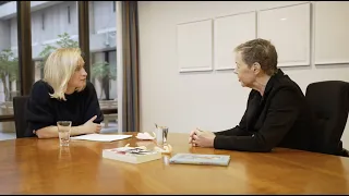 Eva Jinek in gesprek met Ellen Laan