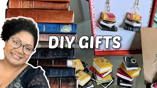 DIY: POLYMER CLAY STACKED BOOKS 📚 TUTORIAL for the Book Worm#giftideas #diy #polymerclay Vlogmas2