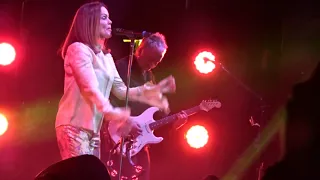 Belinda Carlisle - live - We Got The Beat (The Go-Go's) - USC McCarthy Quad - Los Angeles - 11/1/19