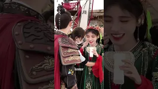 鞠婧祎郭俊辰片场一对视就笑 | 花戎 Beauty of Resilience | 鞠婧祎 郭俊辰｜❤︎ 爱奇艺心动剧场 ❤#shorts