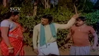 Thoogudeepa Srinivas Time Passing With Women in Field | Dr Rajkumar | Vajramuni | Kannada Best Scene