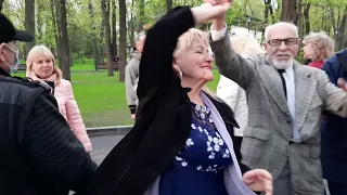 Моя любимая!!!Танцы в саду Шевченко.