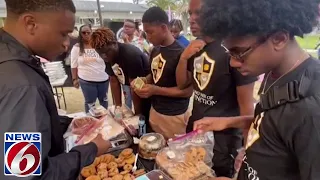 Youth mentoring program bags lunches for the homeless