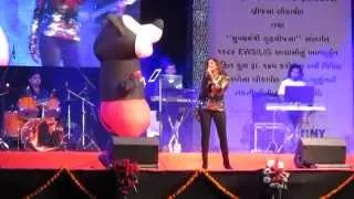 Shreya Ghosal Live At Night Merathon Surat