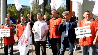 B.Ziętek podczas manifestacji pod ING w Katowicach