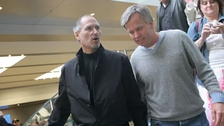 Steve Jobs quietly stops by Apple Store - Must watch this!