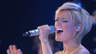 Helene Fischer performs | You Raise Me Up