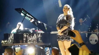 Marília Mendonça emocionada cantando de quem é a culpa?_ show Citybank Hall_29/07/17