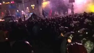 Милиция пытается зачистить Майдан, 11 декабря 2013