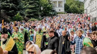 Многотысячный Крестный ход в день памяти прп. Антония Печерского в Лавре.