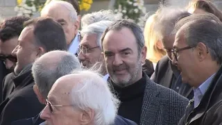 Invites VIP aux obsèques de Philippe Gildas au Pere Lachaise a Paris