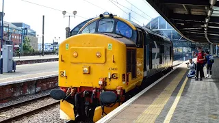 37403 "Isle of Mull" erupts out of Newcastle running Tyseley -Bo'ness with clag and tones