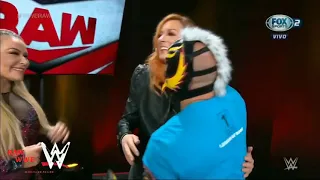 Becky Lynch es felicitar a por sus compañeros de RAW 11/05/20
