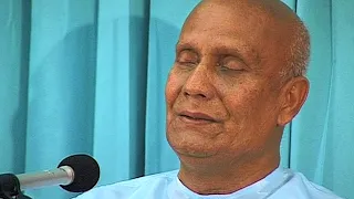 Sri Chinmoy singing in Cairns