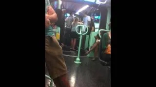 Grosse ambiance dans le tram à montpellier