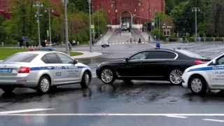 Выезд Путина из Кремля 25.05.2017 - гудит автомобильная Москва -Глобальная Волна - The Global Wave