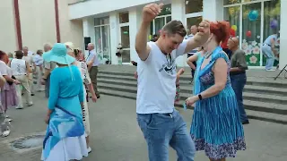 16.07.23г..."НЕ ОТПУСКАЙ"...в Гомельском парке на танцполе...