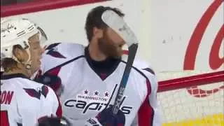 Gotta See It: Holtby loses helmet, still makes save